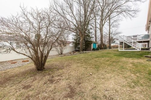 8 Ferncrest Dr, Providence RI 02919-3503 exterior