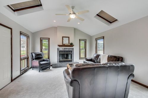 1312 Creighton Ave, Naperville IL 60565-2954 exterior