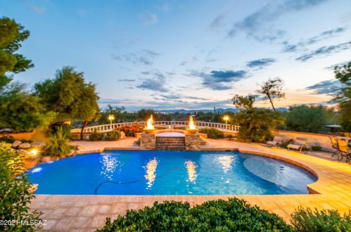 7401 Christie Dr, Tucson, AZ 85718-1062