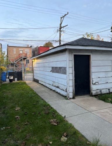 7527 Champlain Ave, Chicago IL 60619-2222 exterior