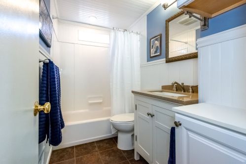 26 Elmview Cir, Dover NH 03820-4110 exterior