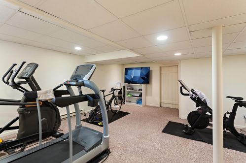 5267 Diversey Blvd, Milwaukee WI 53217-5201 exterior