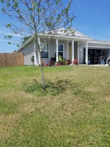 781 Thornhill Dr, Fort Pierce FL  34983-4037 exterior