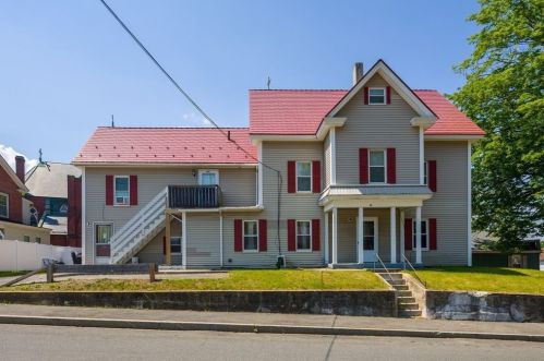 48 Pleasant St, Ware, MA 01082-1240