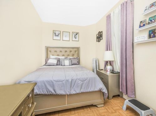 2224 Valentine Ave, Bronx NY 10458-7139 exterior