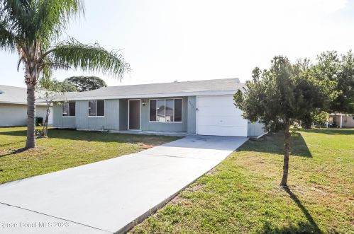 2169 Shelter Dr, Fort Pierce FL  34952-4849 exterior