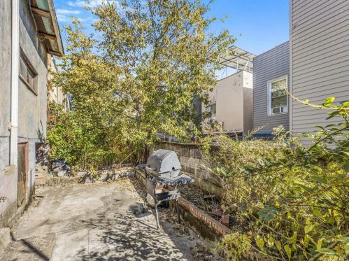 2224 Valentine Ave, Bronx NY 10458-7139 exterior