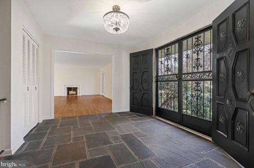 1500 Highwood Dr, Mc Lean, VA 22101-5800