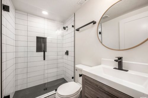 2447 Robidoux Rd, Sandy UT 84093-1129 exterior