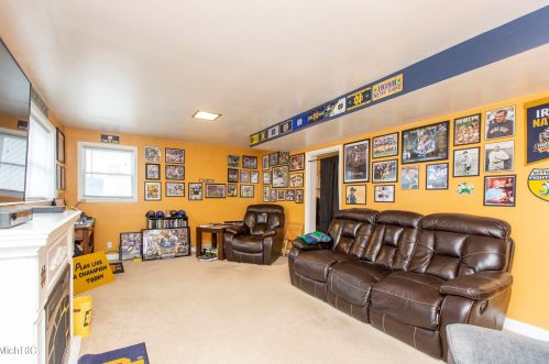 5231 Old Colony Rd, Kalamazoo MI 49008-3216 exterior