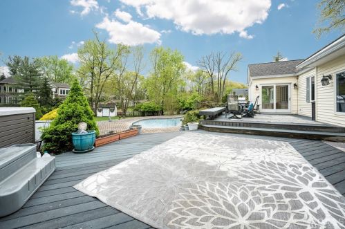 55 Oliver Ave, Edison NJ 08820-3122 exterior