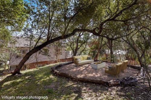 208 Ashworth Dr, Austin TX 78746 exterior