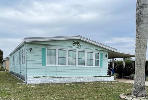 271 Grassy Key Ln, Naples, FL 34114-8404