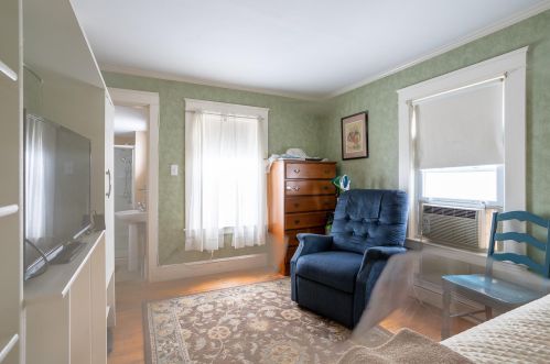 97 Concord St, Seabrook NH 03874-4705 exterior