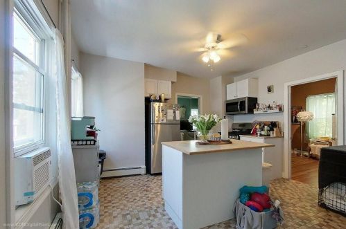 15 Dean Ave, Middletown RI 02840-3406 exterior