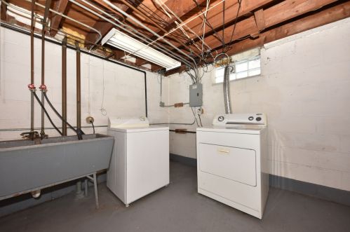 3386 Chase Ave, Milwaukee WI 53207-2639 exterior