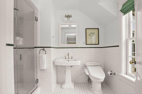 20 Partridge Holw Rd, Greenwich CT 06831-2663 exterior