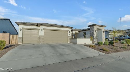 8513 22 Dr, Phoenix AZ 85041-7712 exterior