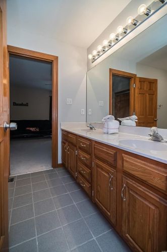 11070 Rambling Oaks Dr, Saint Louis MO 63128-2036 exterior