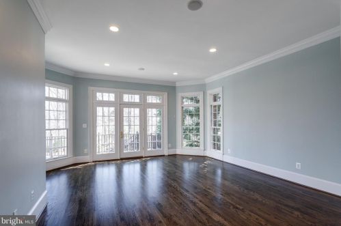 884 Alvermar Rdg Dr, Mc Lean VA 22102-1435 exterior