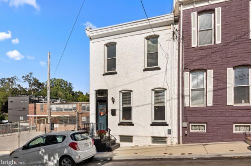4751 Fowler St, Philadelphia, PA 19127-1001
