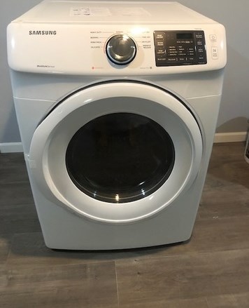 8422 Saginaw Ave, Chicago IL 60617-2028 exterior