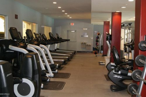 5350 Deer Valley Dr, Phoenix AZ  85054-4126 exterior