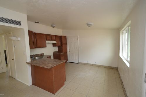 330 Navajo Rd, Tucson AZ  85705-3958 exterior