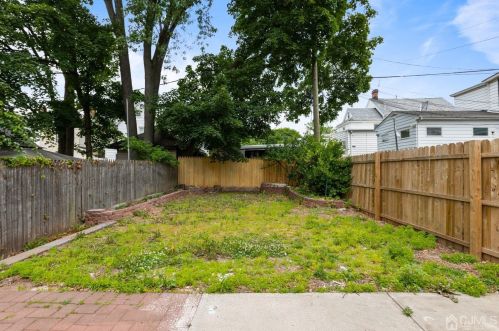 251 Handy St, New Brunswick NJ  08901-2943 exterior