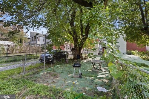 64 Locust St, Lancaster PA 17602-3635 exterior