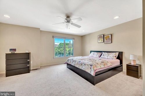 6 Caleb Ln, Princeton NJ 08540-6138 exterior