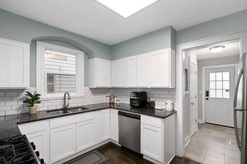 1221 Dunham St, Grand Rapids MI 49506-2629 exterior