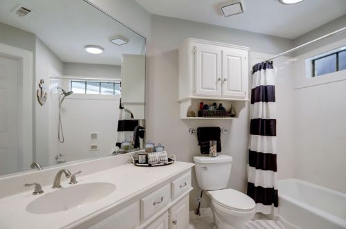 240 Edgewood Dr, Montgomery TX 77356-8408 exterior