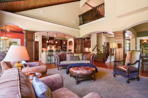 2068 Tall Pne Dr, Grand Rapids MI 49546-7923 exterior