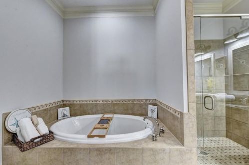 6033 City Walk Ln, Atlanta GA 30328 exterior