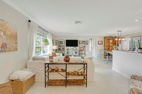 2910 Cates Cir, Fort Pierce FL  34952-5812 exterior