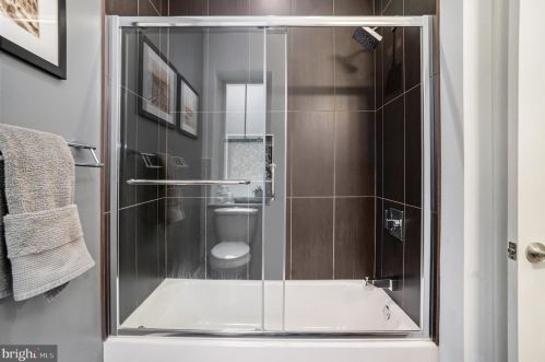 2225 Christian St, Philadelphia PA 19147-3710 exterior