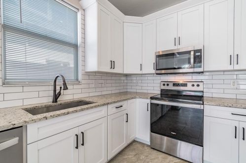 8814 Cypress Hammock Dr, Tampa FL  33614-8100 exterior