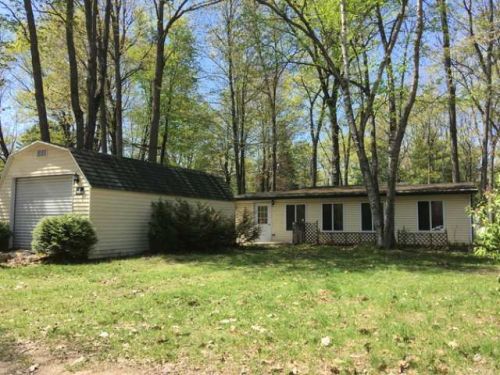 5329 Dwight St, Gladwin, MI 48624-8925