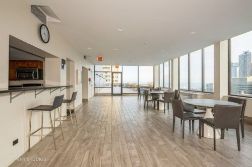 222 Pearson St, Chicago IL 60611-7347 exterior