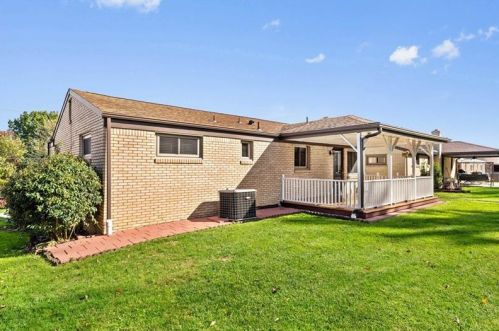 5034 Leona Dr, Pittsburgh PA 15227-3622 exterior