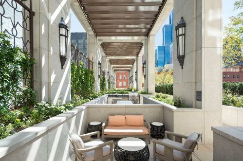 451 Grand Ave, Chicago IL  60611-6454 exterior