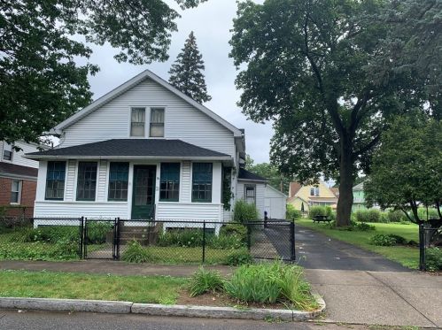 35 Norman St, Springfield, MA 01104-1252