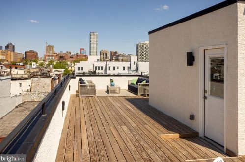 808 Fitzwater St, Philadelphia PA 19147-2808 exterior