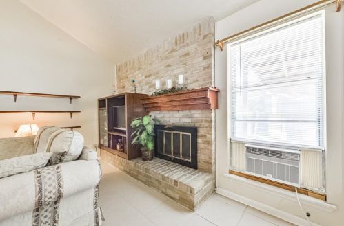 7319 Foxway Ln, Humble TX exterior