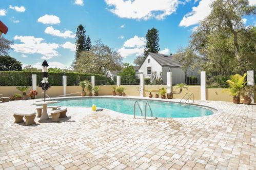 451 Hamptoncrest Cir, Lake Mary FL  32746-4309 exterior