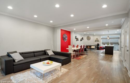 5935 Sauganash Ln, Chicago, IL 60646-6046