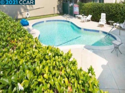 1070 Mohr Ln, Concord CA 94518-3761 exterior