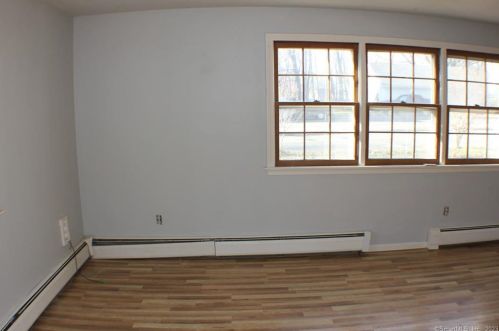 5 Hawthorne St, Manchester CT  06042-3020 exterior