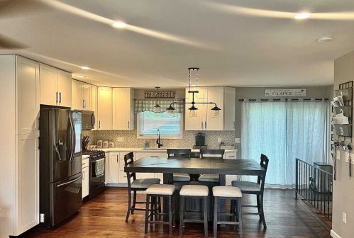 18 Peacock Ln, Poughkeepsie NY 12601-5711 exterior